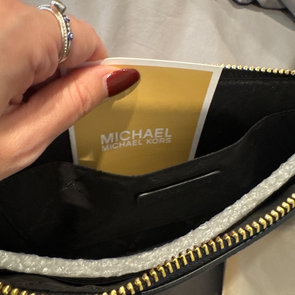 Michael kors wristlet - Picture 7 of 7
